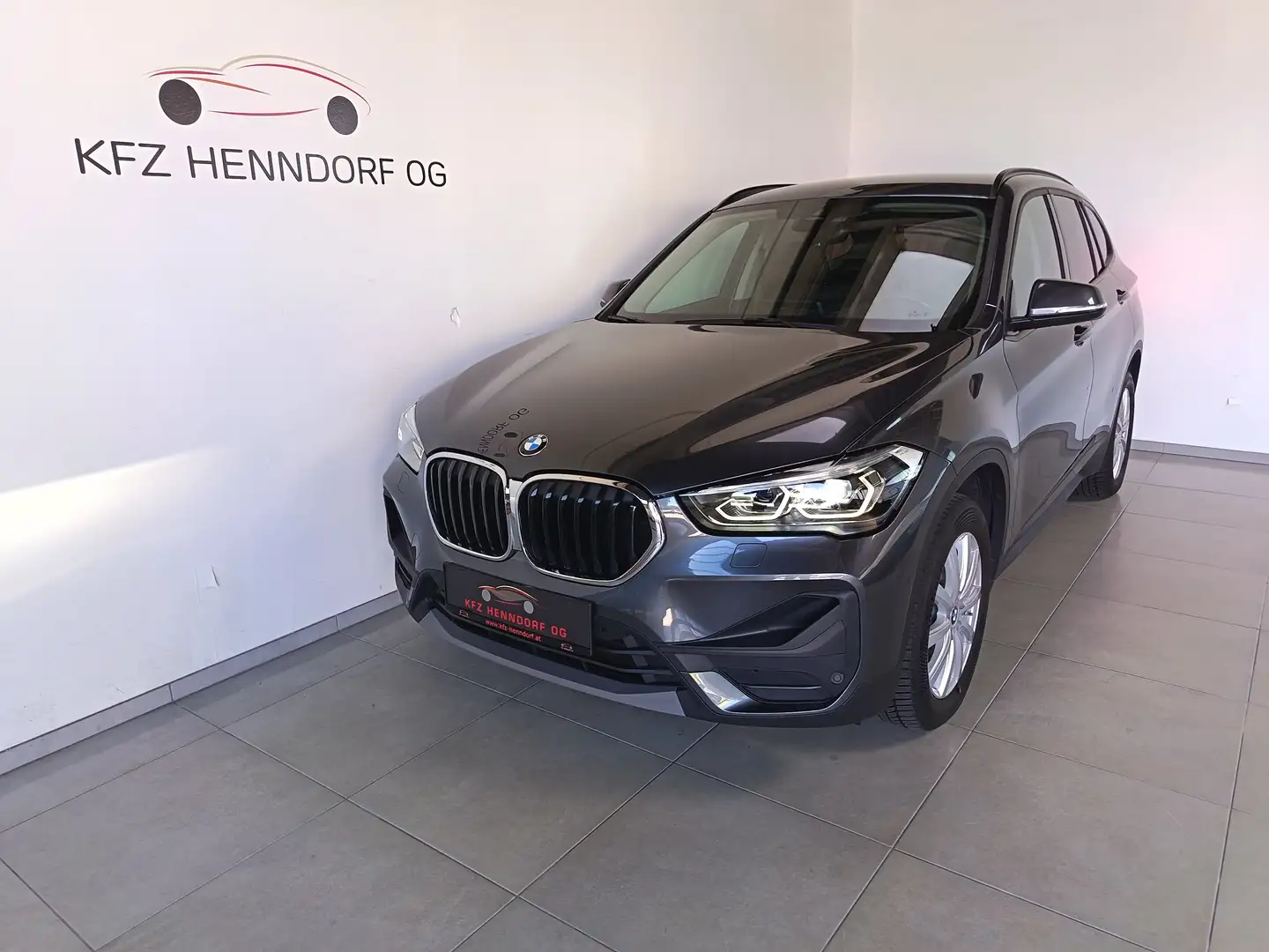 BMW X1 xDrive18d Aut. Grau - 1