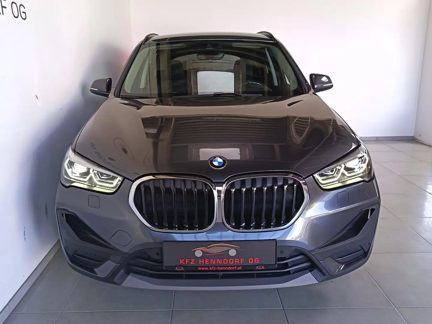 BMW X1 xDrive18d Aut. Grau - 2