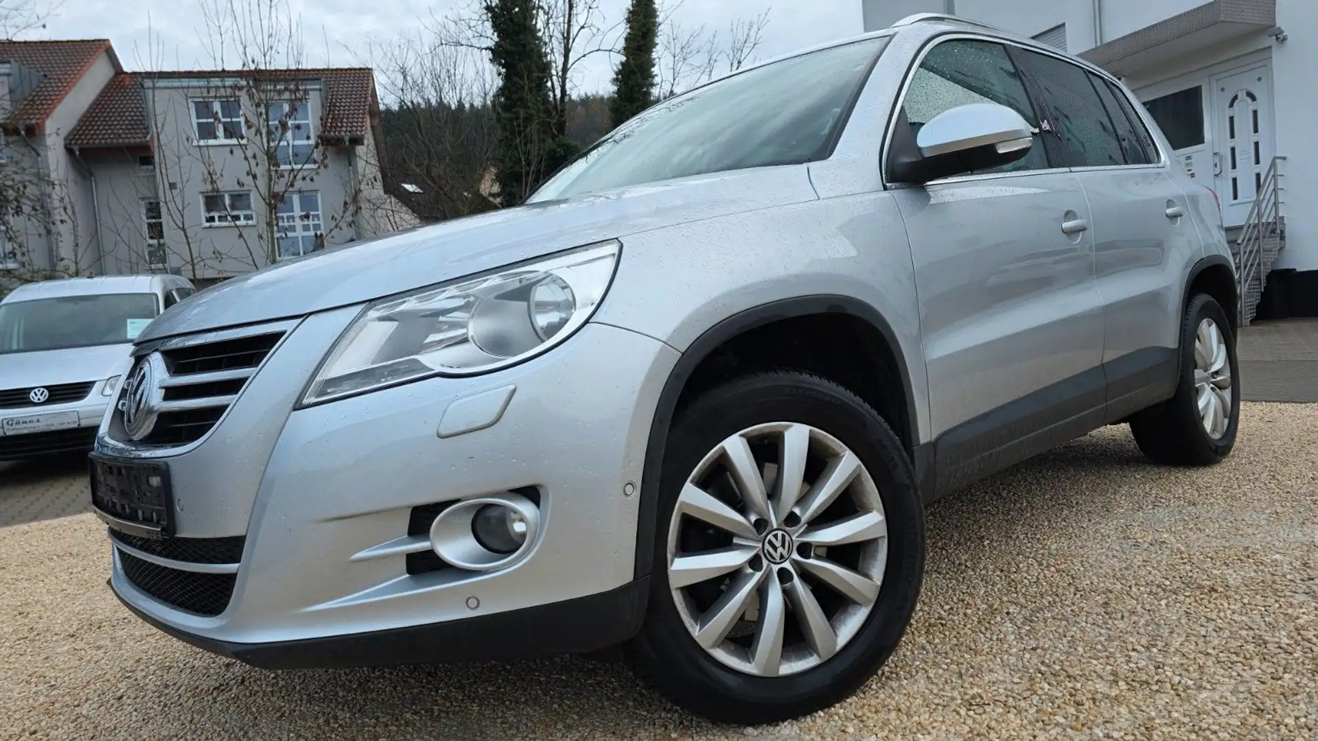 Volkswagen Tiguan TÜV+ TIGUAN+4X4+GARANTIE+NAVI+LEDER+170PS+PARK Silber - 1