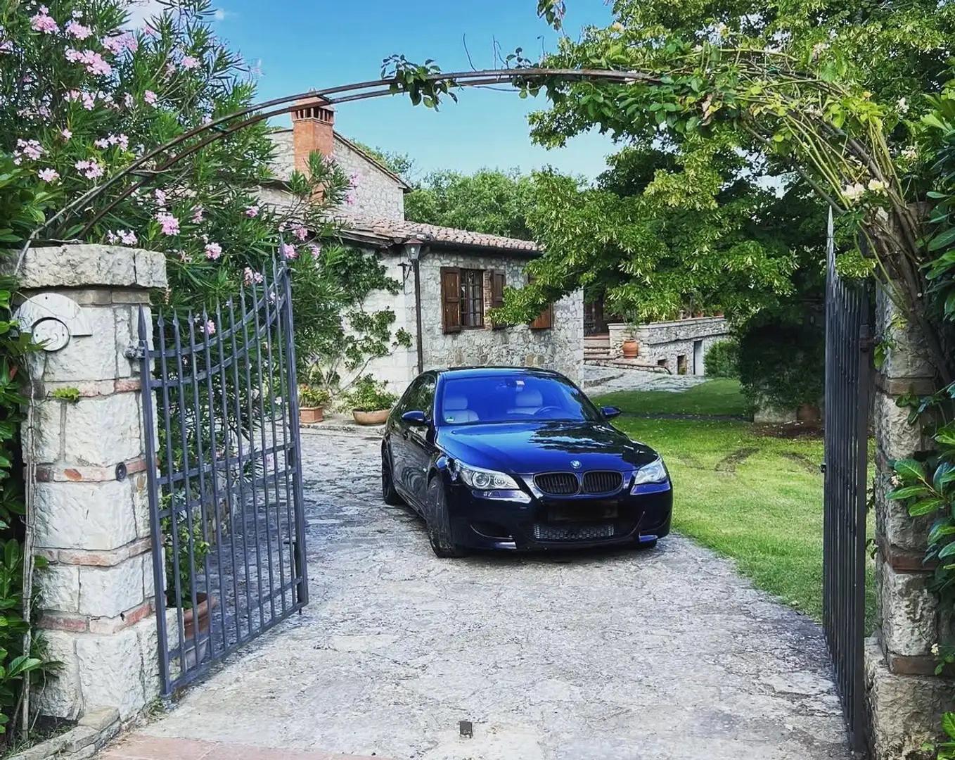 BMW M5 M5 5.0 Modrá - 1