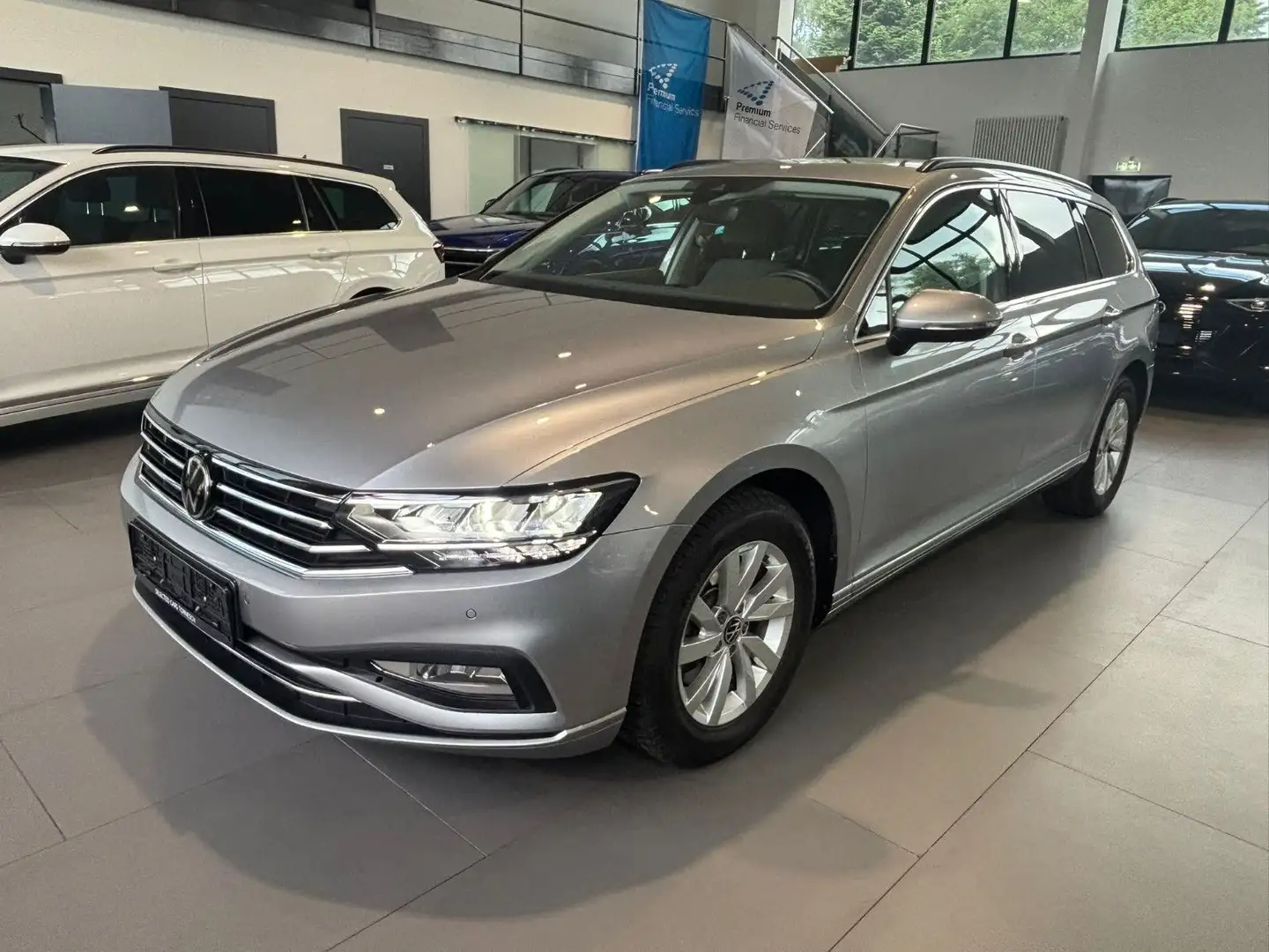 Volkswagen Passat Variant Business 2.0 Tdi DSG ACC,AHK,LED Silber - 1