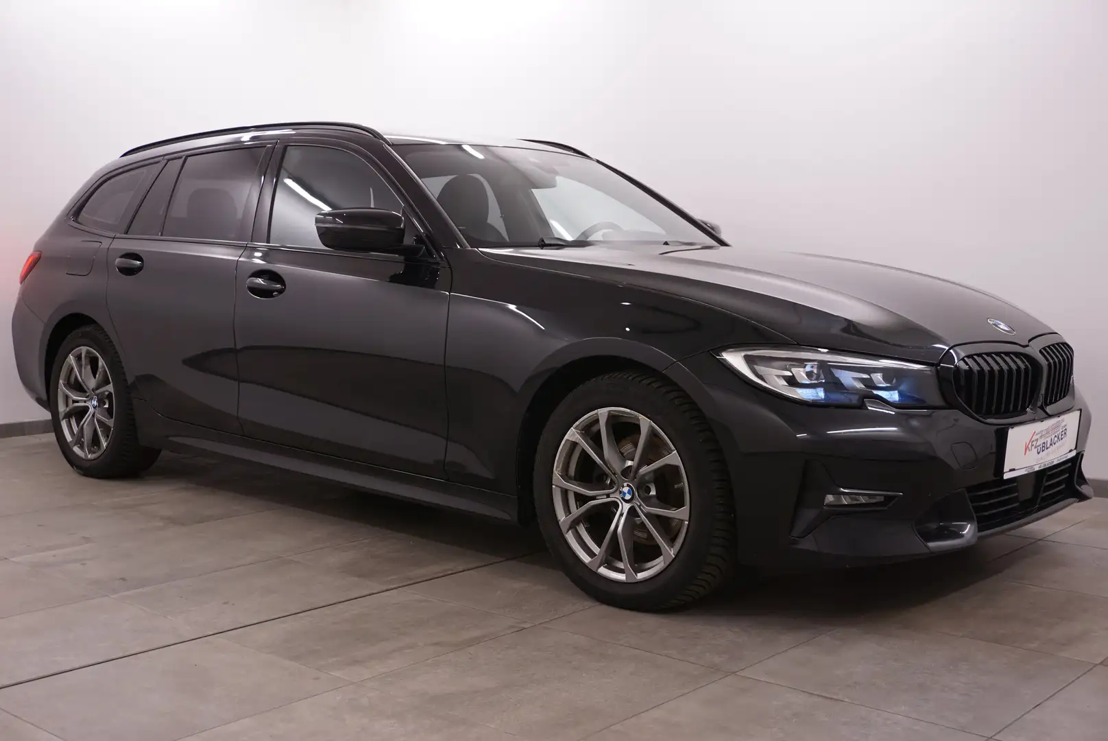 BMW 320 d Sportline // Abstandstemp.// Anhängervorricht Schwarz - 1
