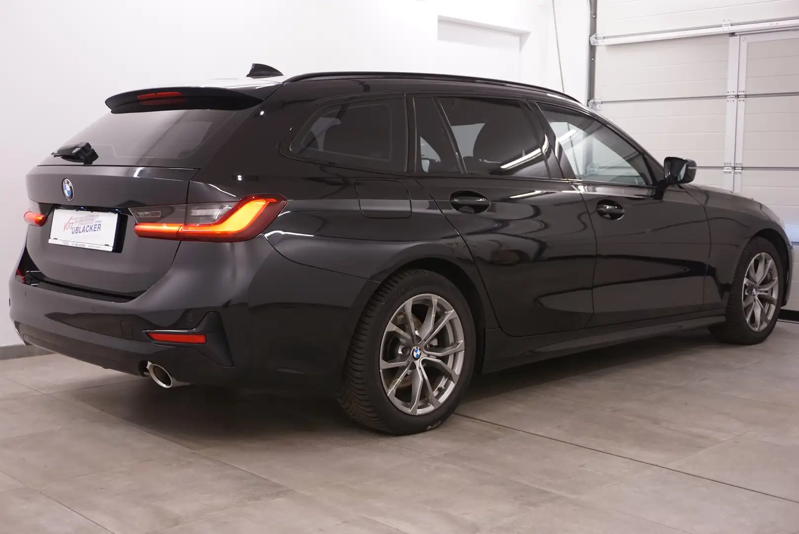 BMW 320 d Sportline // Abstandstemp.// Anhängervorricht Schwarz - 2