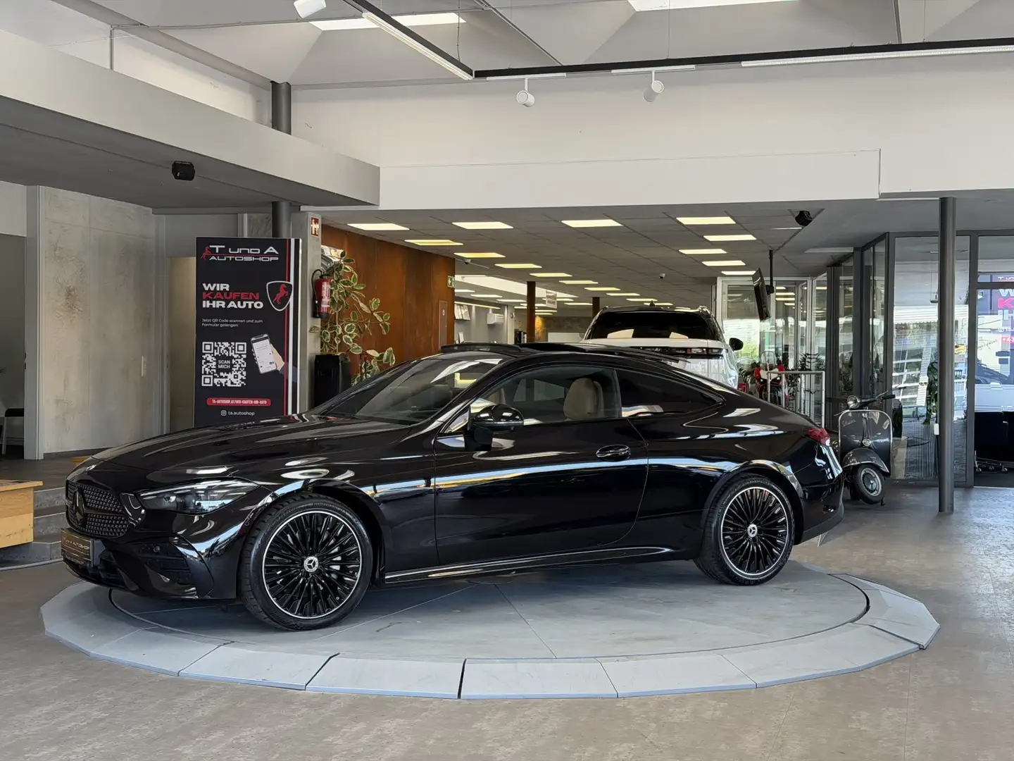 Mercedes-Benz CLE 300 4 Matic *Pano*360*Head-Up*Burmester Schwarz - 2