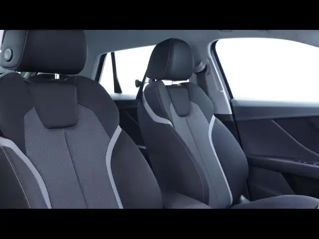 Audi Q2 view 12
