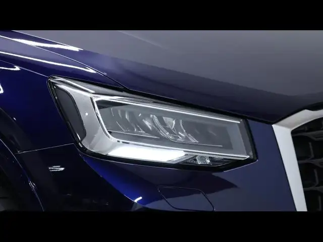 Audi Q2 view 8