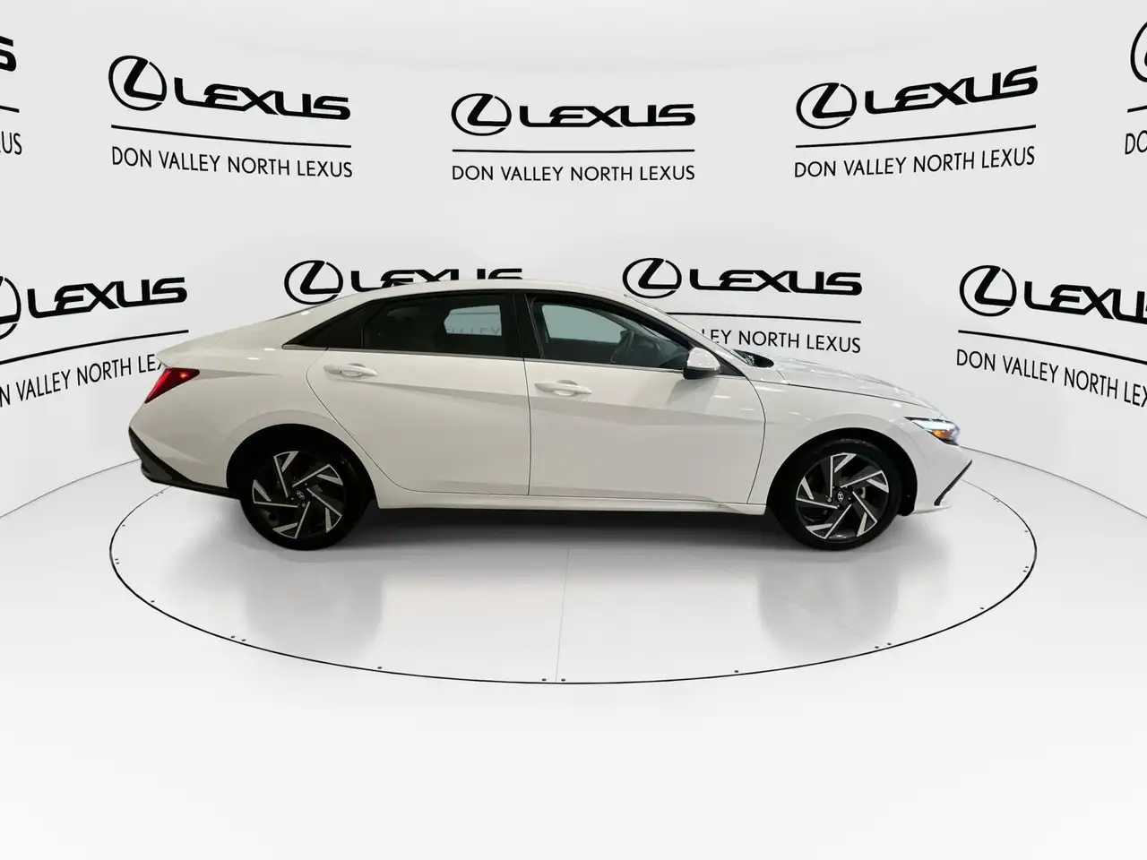 Hyundai ELANTRA снимка Hyundai ELANTRA