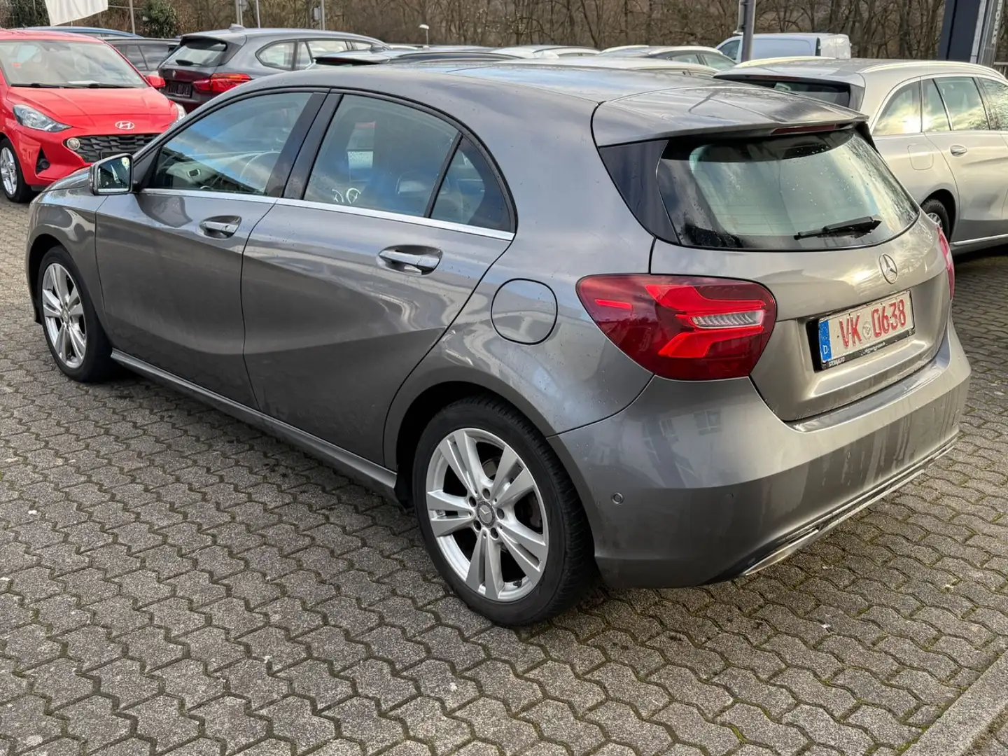 Mercedes-Benz A 200 A200 CDI Automatik Panorama LED AHK Navi Kamera Grau - 2