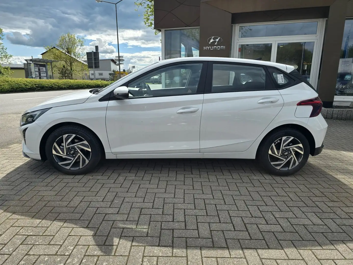 Hyundai i20 Trend + LED + BOSE + NAVI Weiß - 2