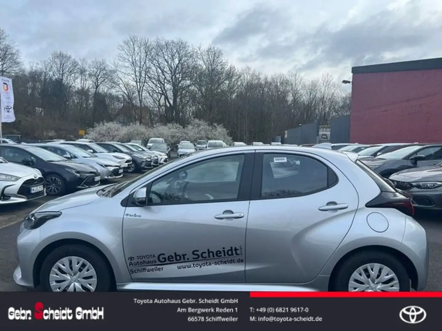 Toyota Yaris 1.0 VVT-i Comfort Klima Rückfahrkamera Silber - 2