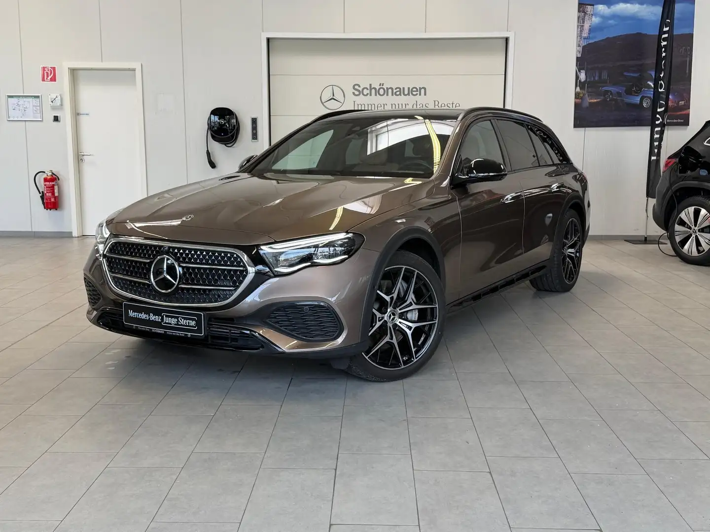 Mercedes-Benz E 450 d 4M All-Terrain NAPPA+AHK+PANO+HUD+DISTR. Braun - 1