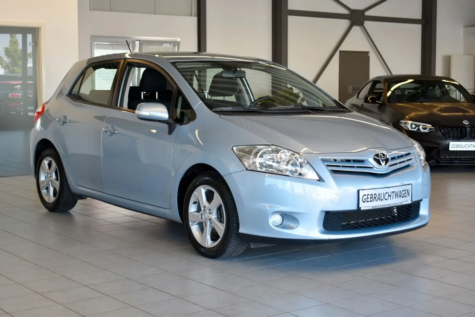 Toyota Auris Edition AUT./KLIMAAUT/TEMP/PDC/2.HAND/ALU Blau - 1