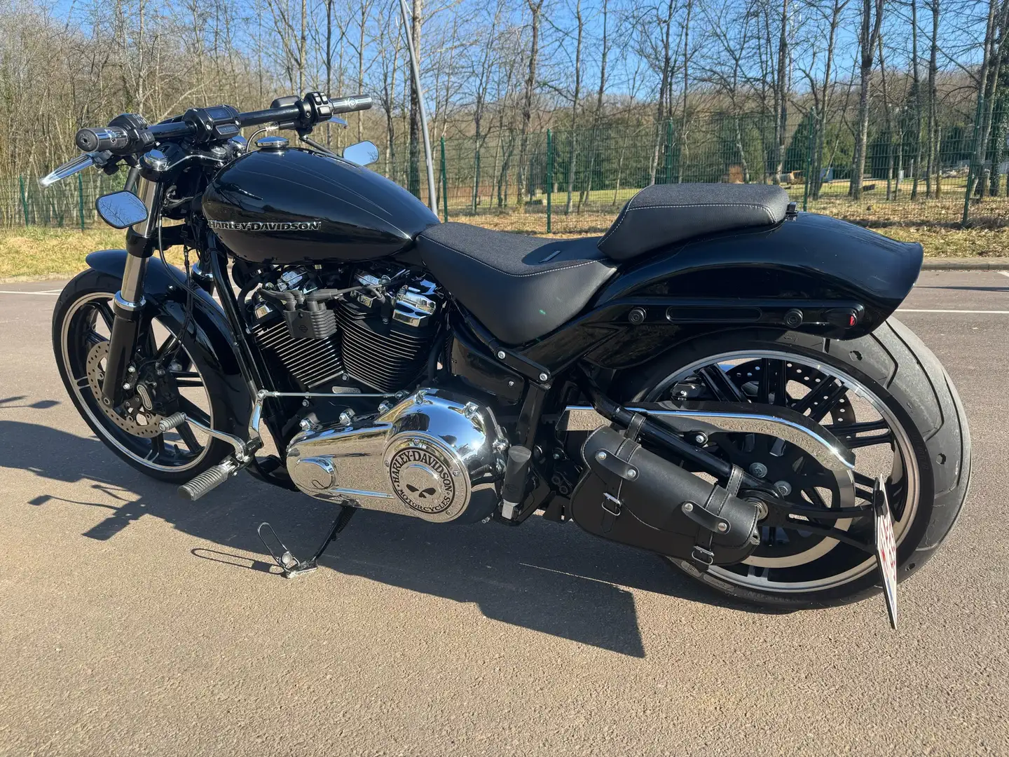 Harley-Davidson Breakout Milwaukee 114 Vivid Black ABS Černá - 1