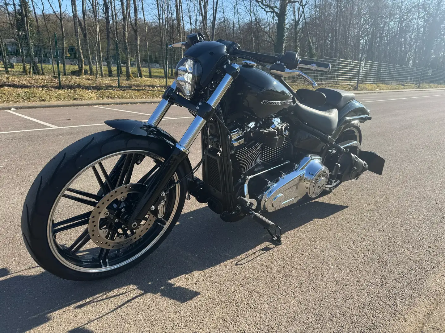 Harley-Davidson Breakout Milwaukee 114 Vivid Black ABS Černá - 2