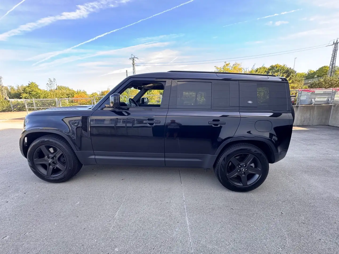 Land Rover Defender 110 Hybrid P400e Panorama AHK LED Schwarz - 2