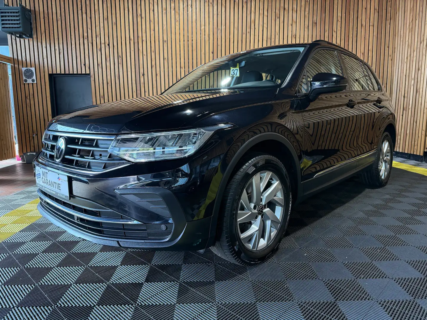Volkswagen Tiguan 2,0 TSI 4Motion Life DSG Navi*ACC*LED*AHK Negro - 1