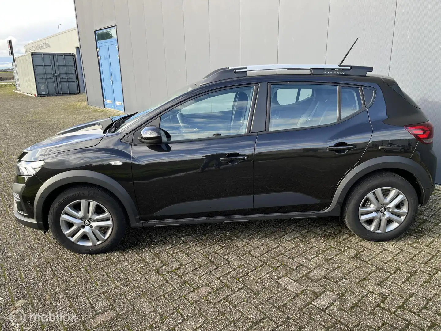 Dacia Sandero 1.0 TCe 100 Bi-Fuel Essential trekhaak Zwart - 2