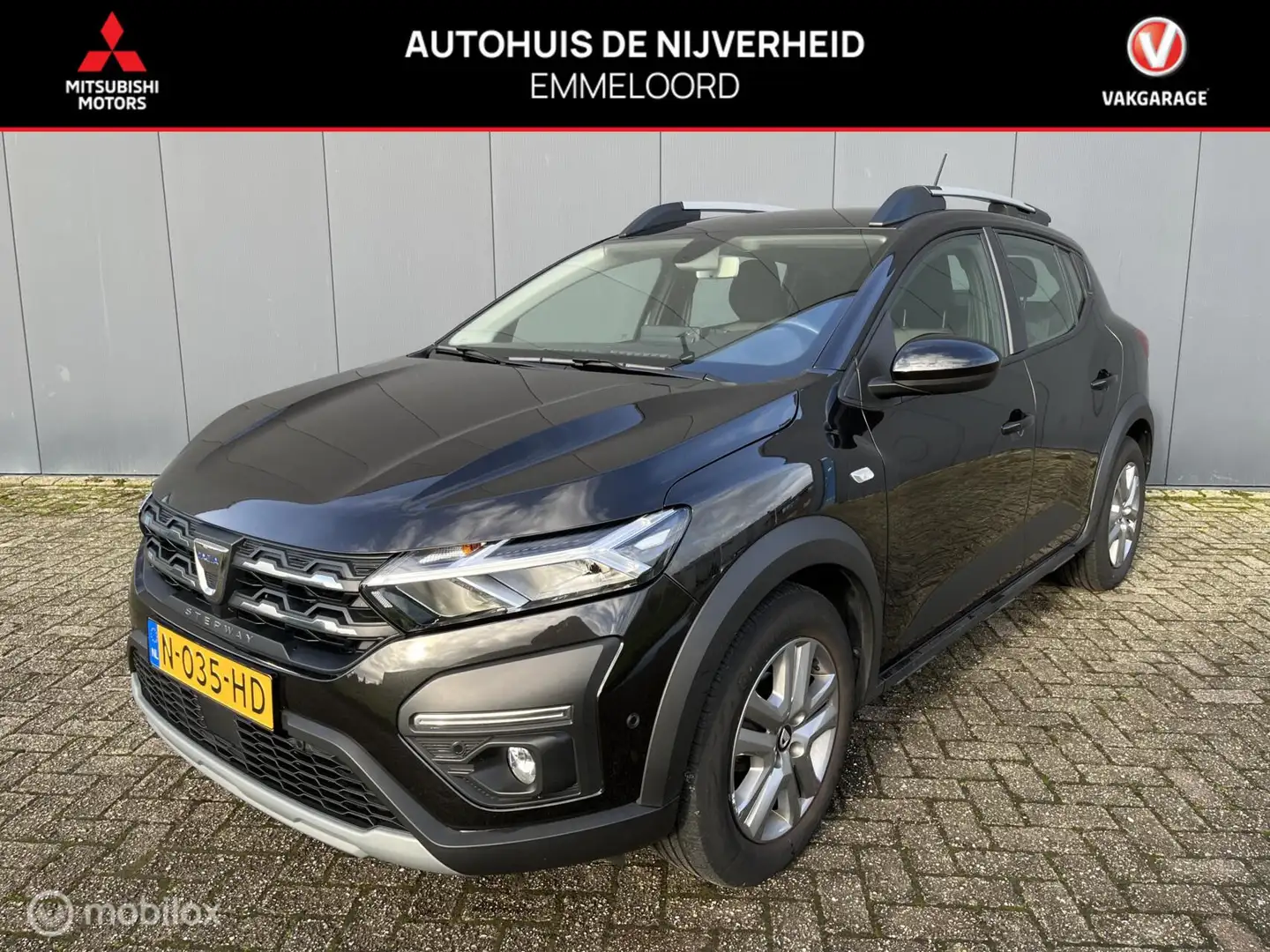 Dacia Sandero 1.0 TCe 100 Bi-Fuel Essential trekhaak Zwart - 1