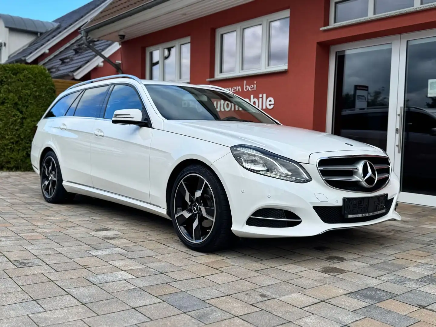 Mercedes-Benz E 200 E 200 CGI BlueEfficiency*LED*Navi*Teilleder* Blanc - 2