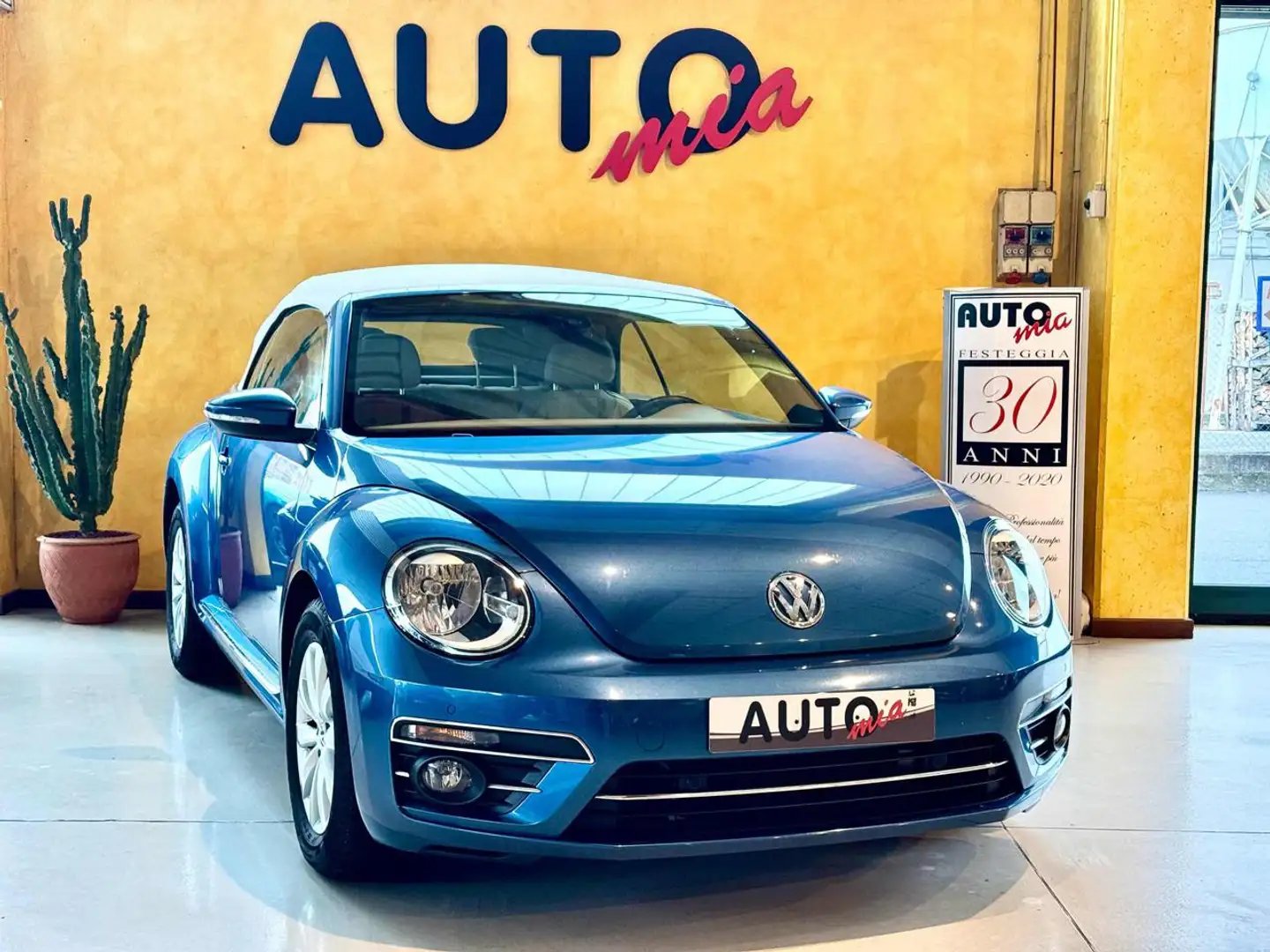 Volkswagen Maggiolino Cabrio 2.0 TDI Design BlueMotion Technology Modrá - 1