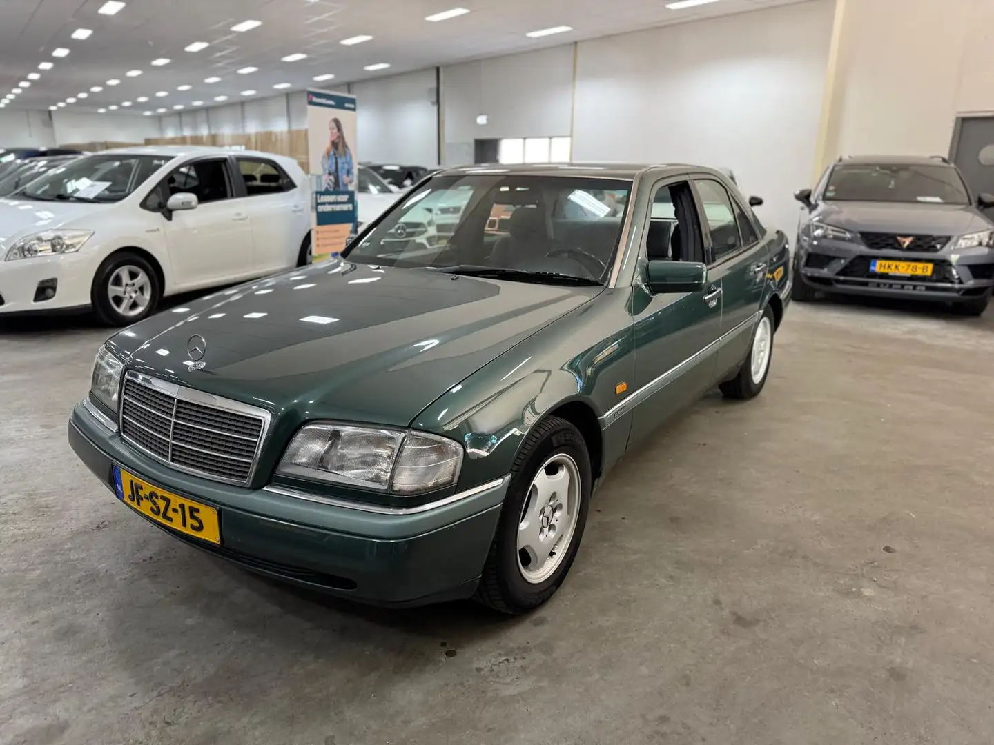Mercedes-Benz C 180 Sport / AUTOMAAT / NAP / GEEN ROEST / NETTE BENZ Verde - 2