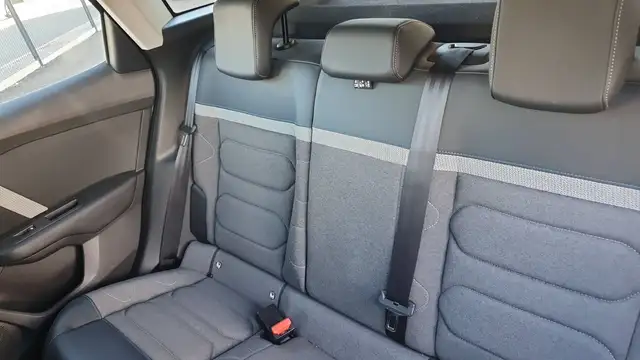 Citroen C4 view 9