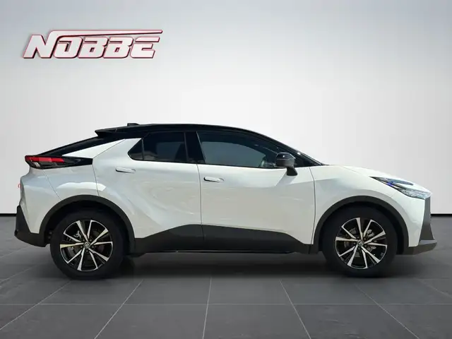 Toyota C-HR view 6