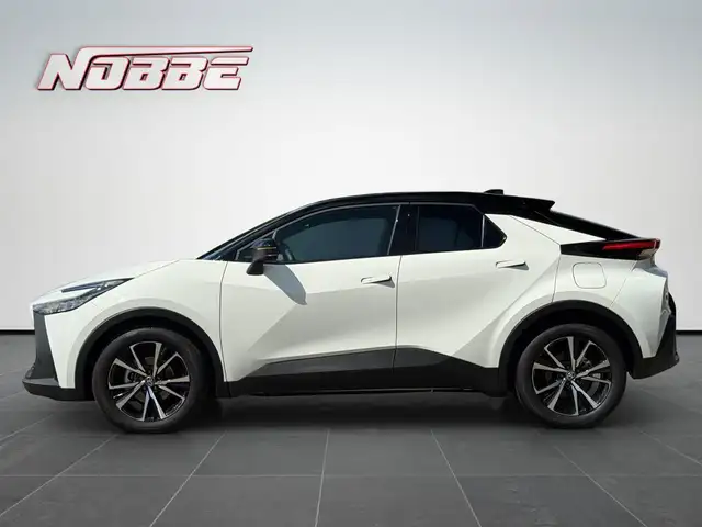 Toyota C-HR view 2