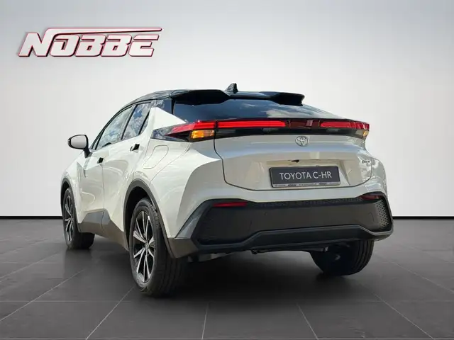 Toyota C-HR view 3
