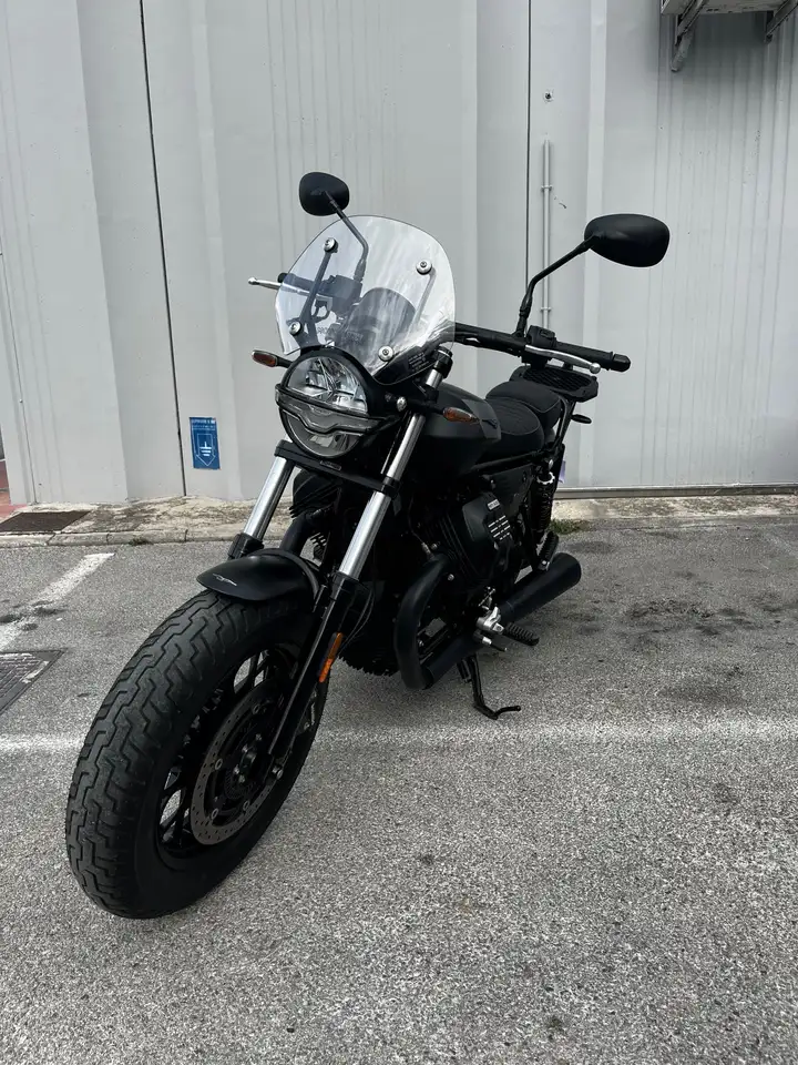 Moto Guzzi V 9