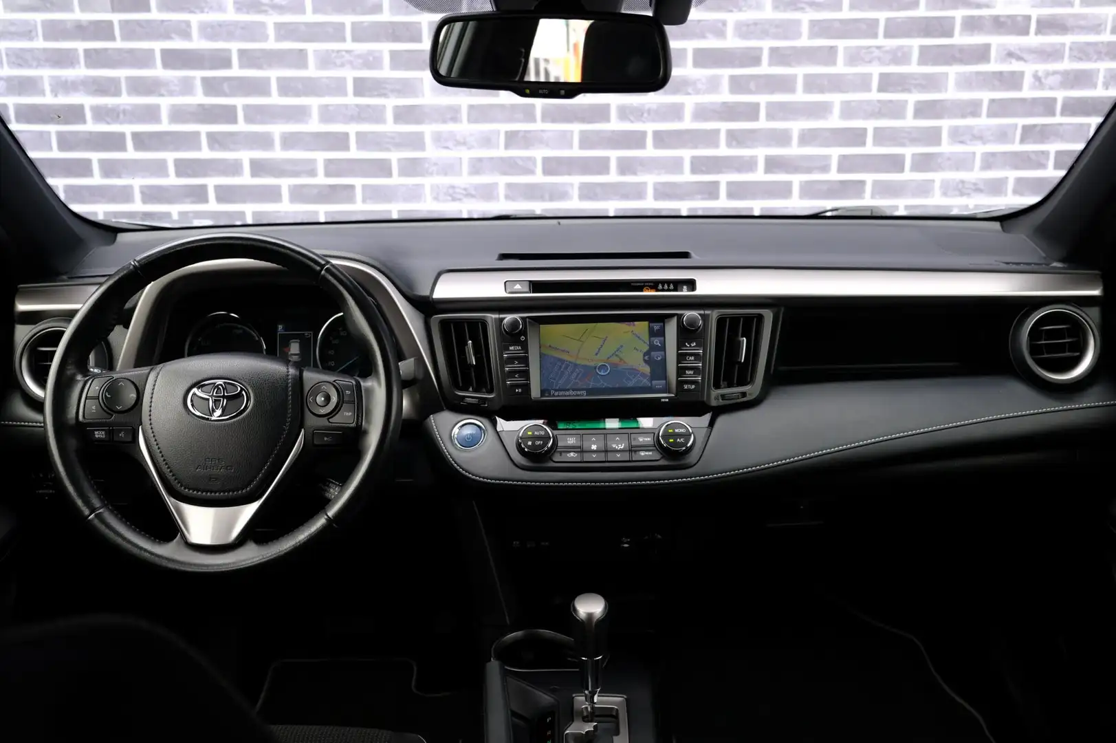 Toyota RAV 4 2.5 Hybrid Dynamic | Automaat | Navigatie | Camera Grijs - 2