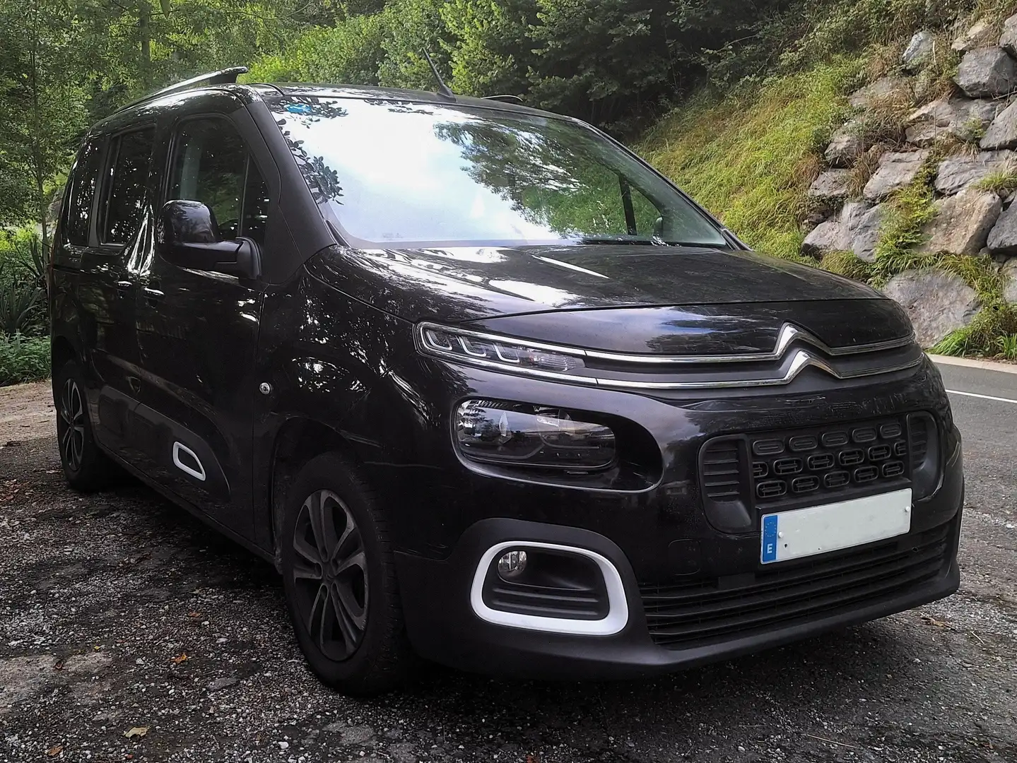 Citroen Berlingo Citroen Berlingo M BlueHDi 100 SS SHINE Negro - 1