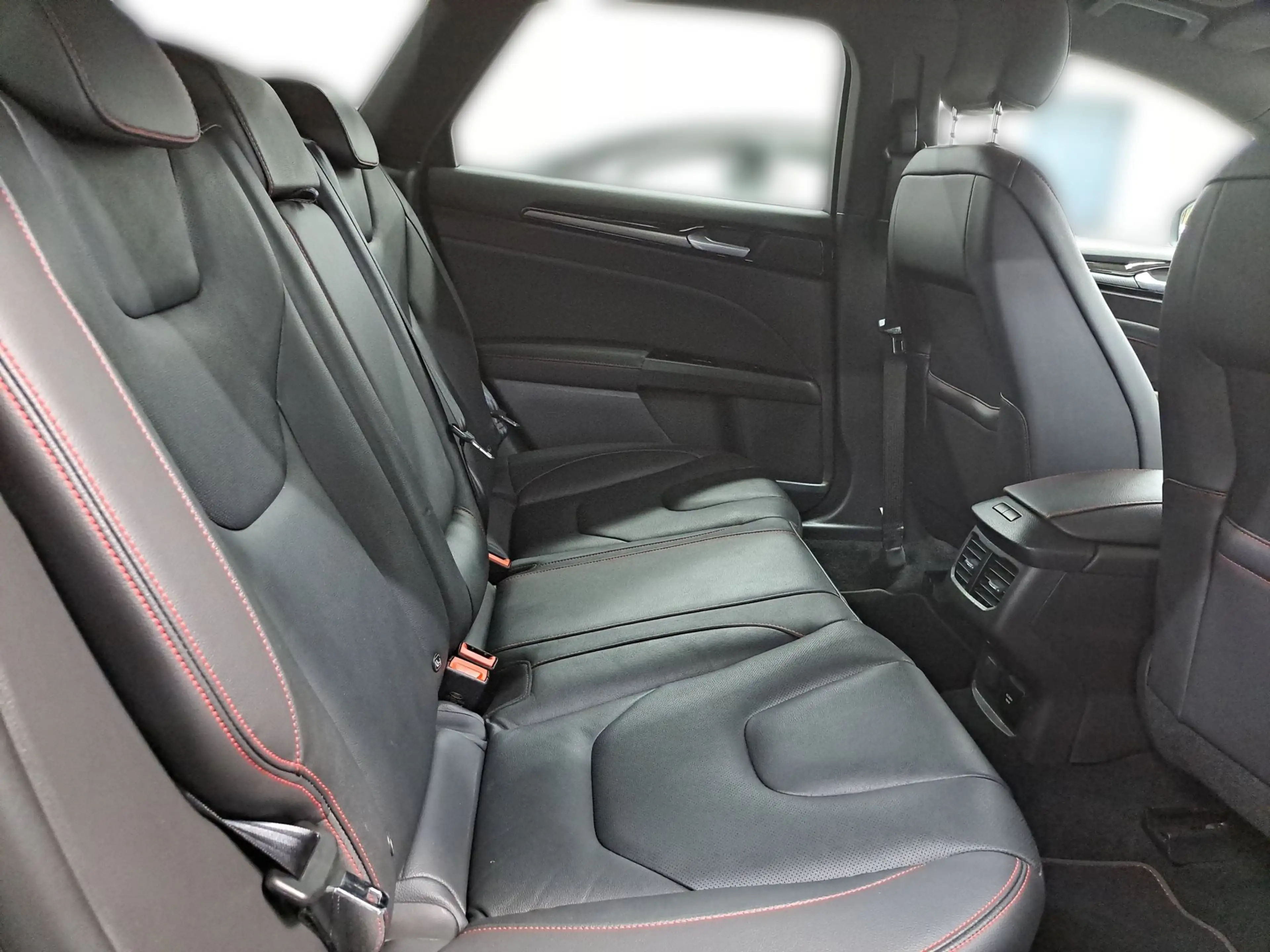 Ford Mondeo Turnier 2.0 Aut. ST-Line NAVI RFK LED LED — photo 16
