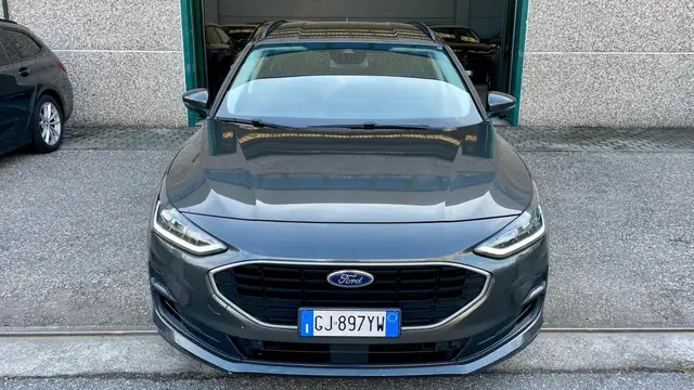 Ford Focus view 2