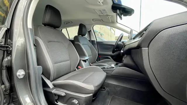 Ford Focus view 12