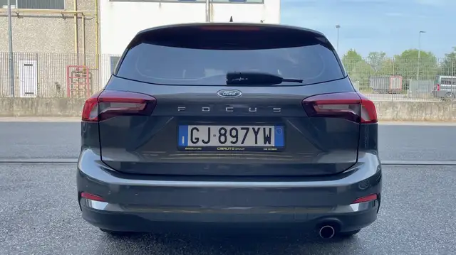 Ford Focus view 5