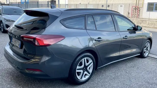 Ford Focus view 6