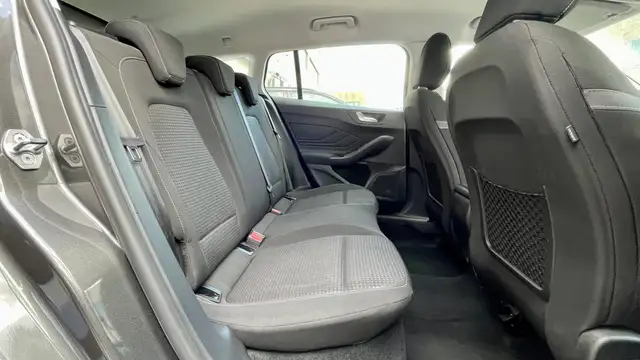Ford Focus view 11