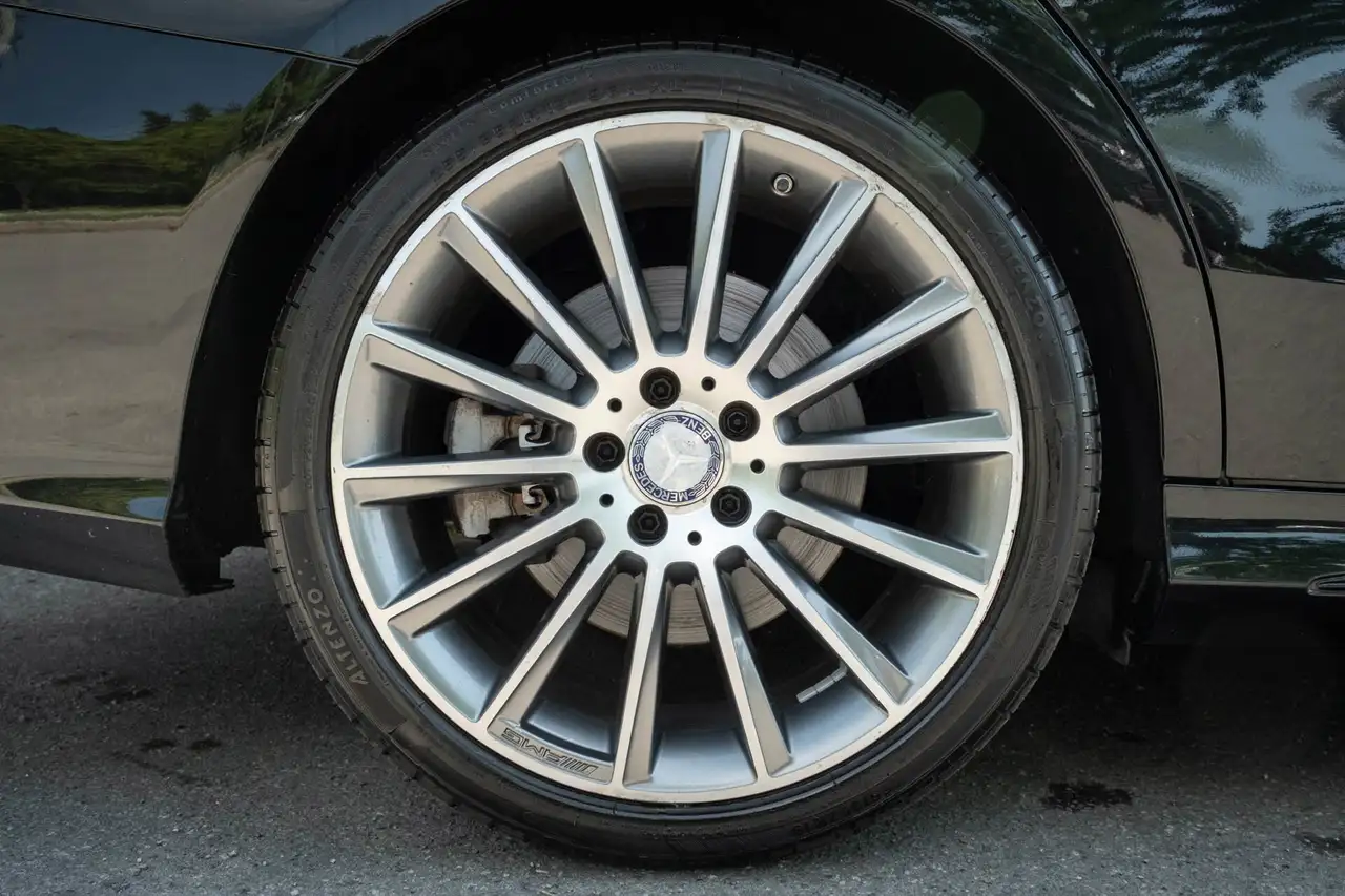 Mercedes-Benz C-Class снимка Mercedes-Benz C-Class
