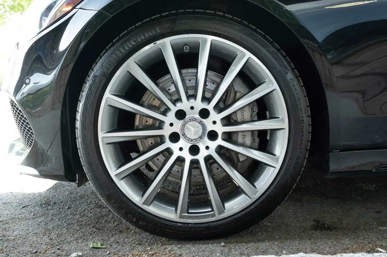 Mercedes-Benz C-Class снимка Mercedes-Benz C-Class