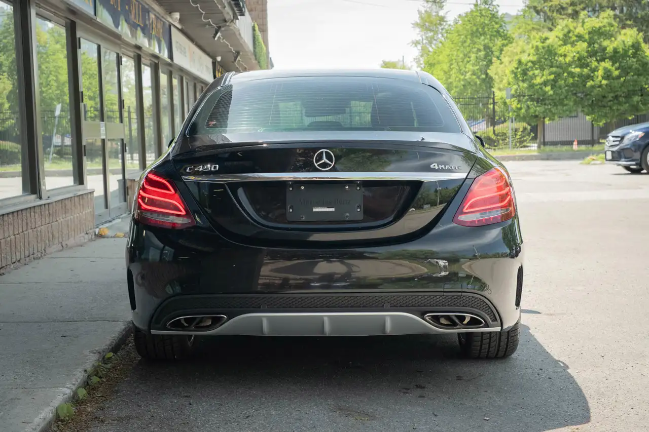 Mercedes-Benz C-Class снимка Mercedes-Benz C-Class