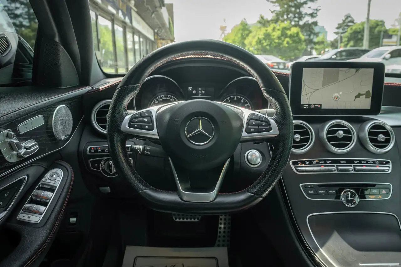 Mercedes-Benz C-Class снимка Mercedes-Benz C-Class