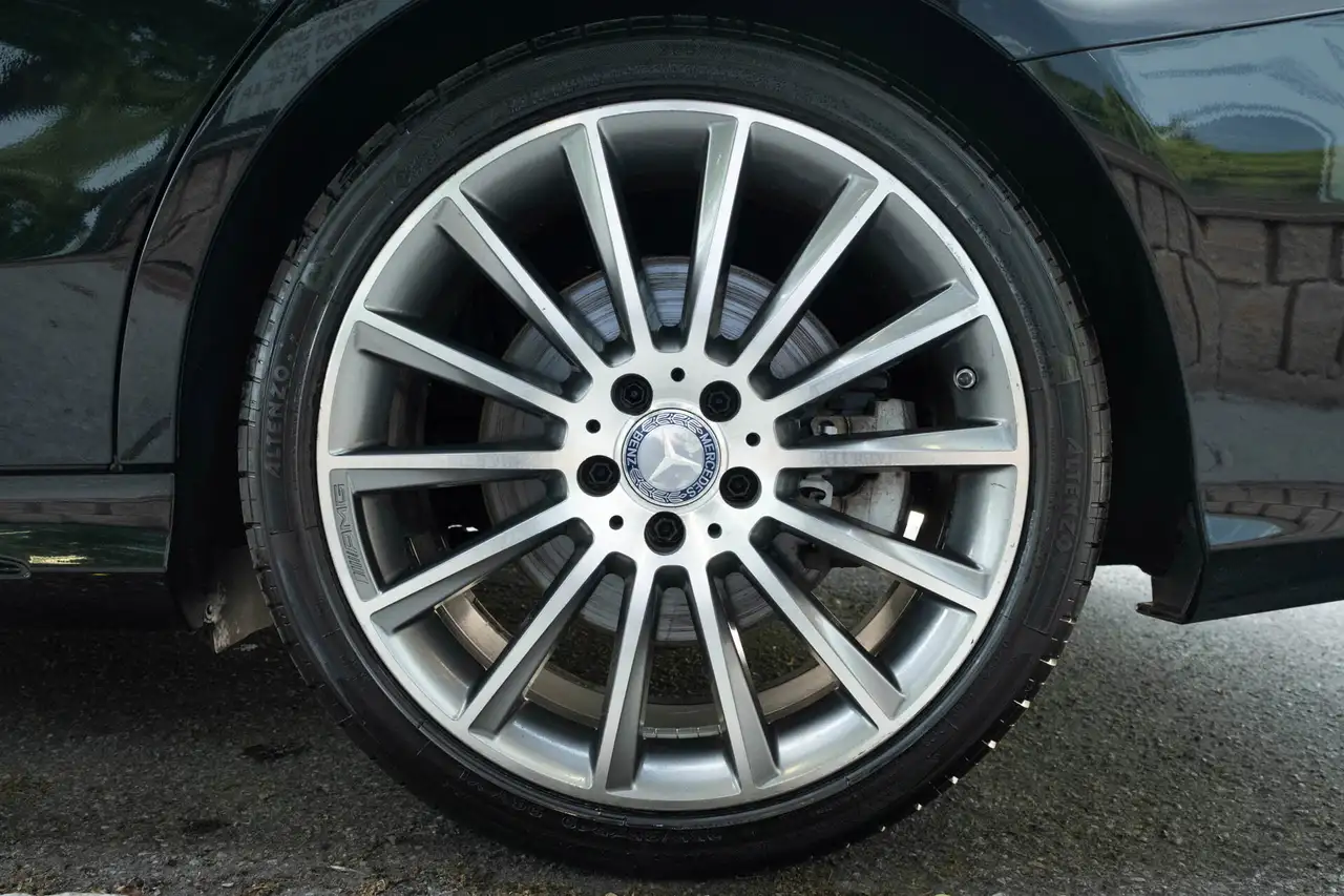 Mercedes-Benz C-Class снимка Mercedes-Benz C-Class