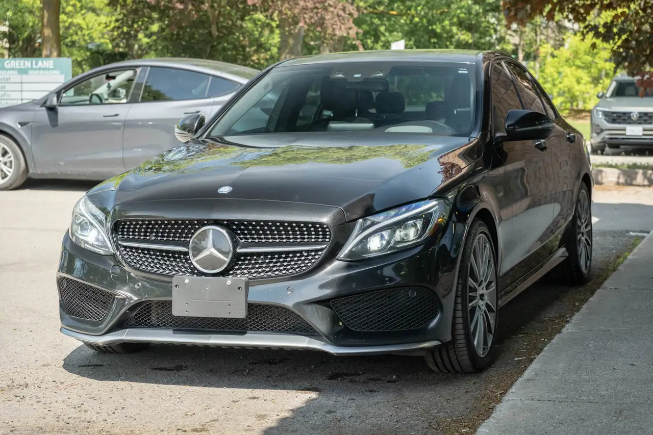 Mercedes-Benz C-Class снимка Mercedes-Benz C-Class