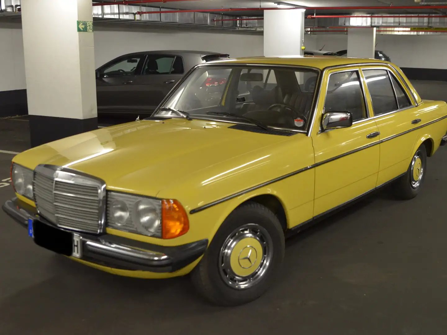 Mercedes-Benz 220 220 D (W123) – Oldtimer mit H-Zulassung Gelb - 1