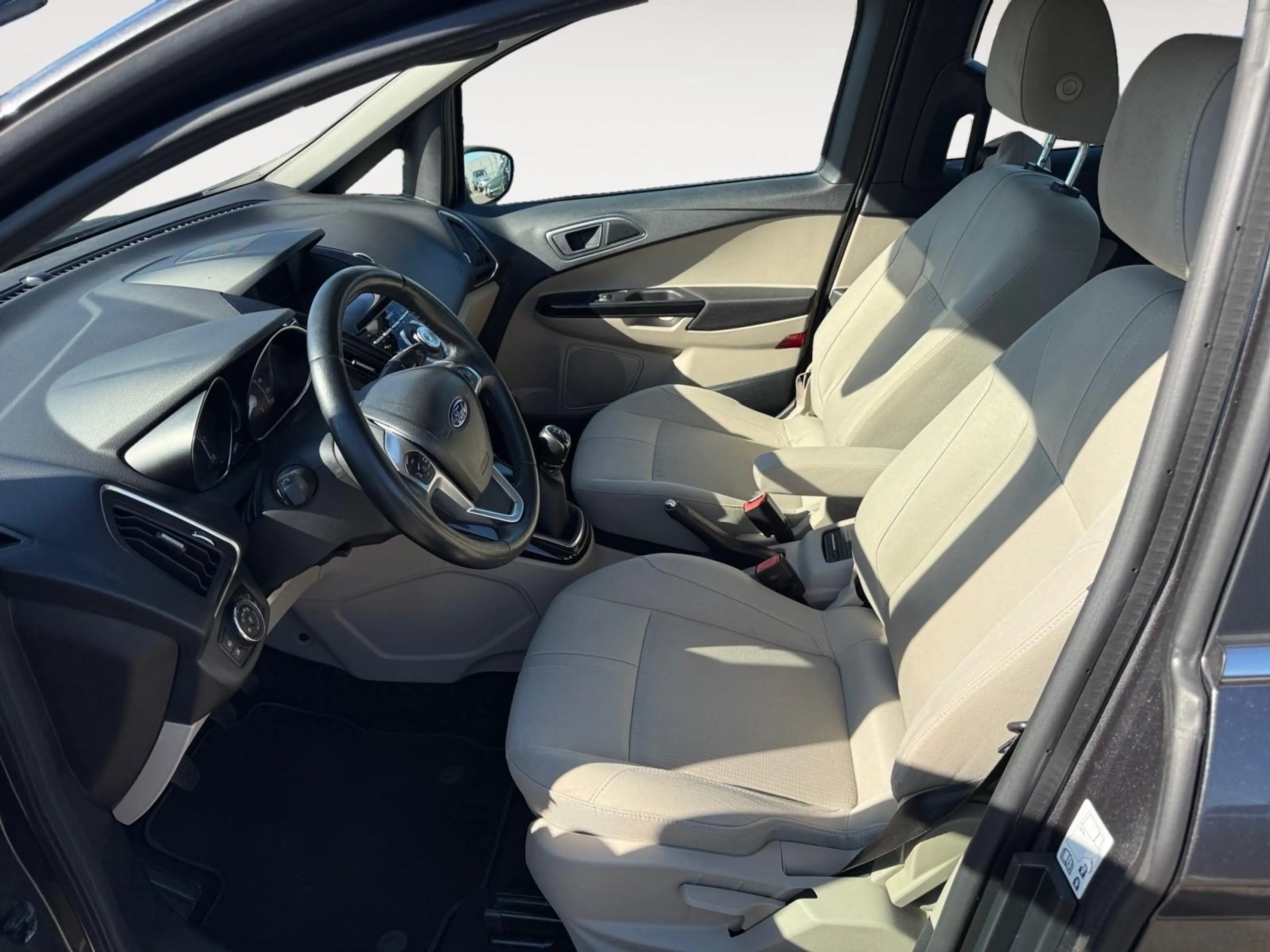 Ford B-Max Titanium-Radio Sony-GPS — photo 12
