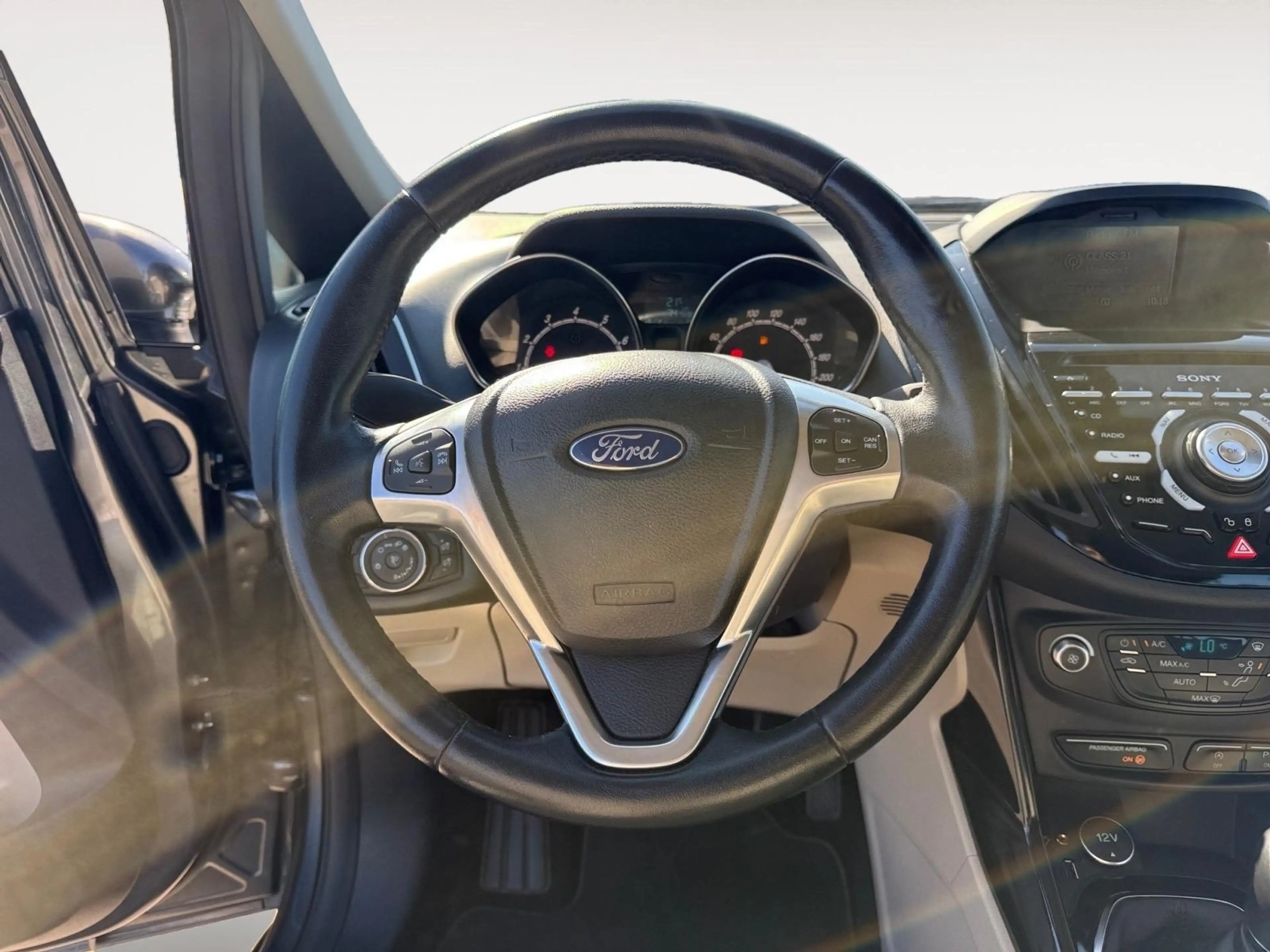 Ford B-Max Titanium-Radio Sony-GPS — photo 14