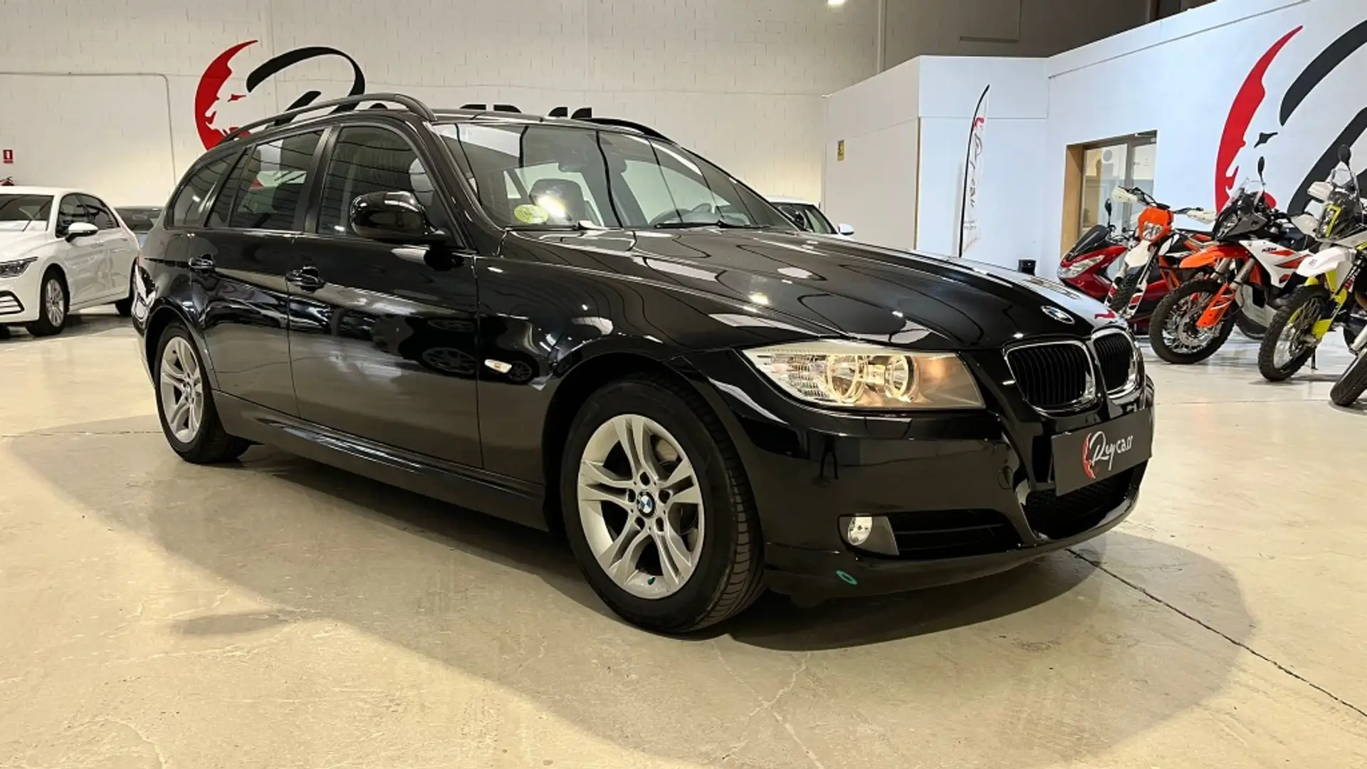 BMW 320 320d Touring Aut. Negro - 2
