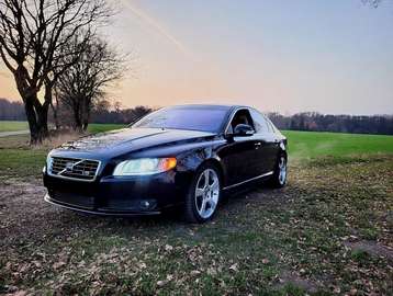 V8 AWD Aut. Momentum