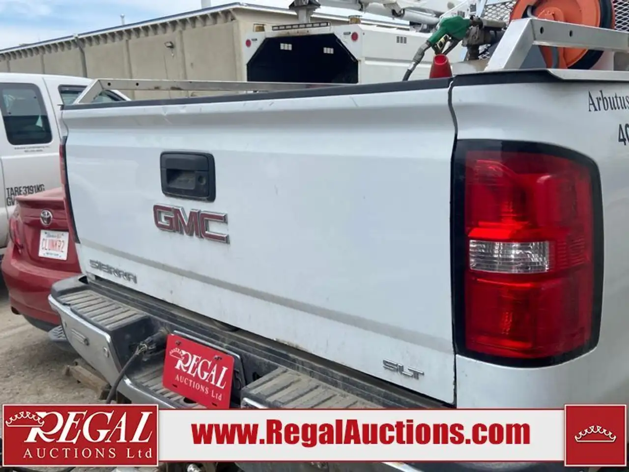 GMC Sierra 3500HD снимка GMC Sierra 3500HD